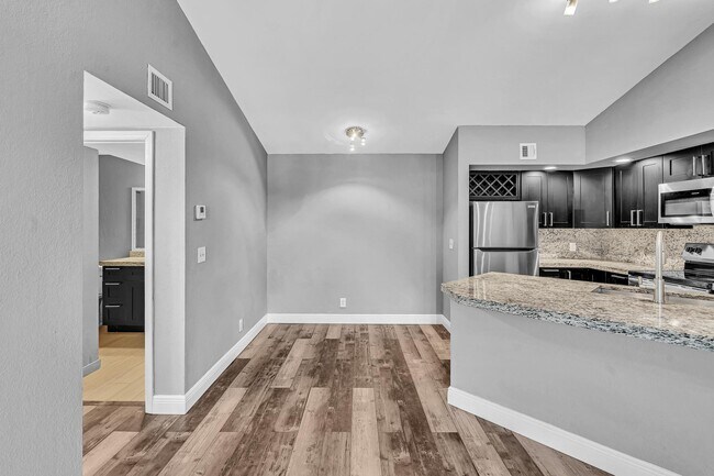 Building Photo - 3300 Pinewalk Dr N