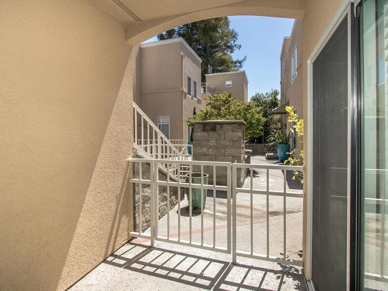 Building Photo - 233 Homer Ave