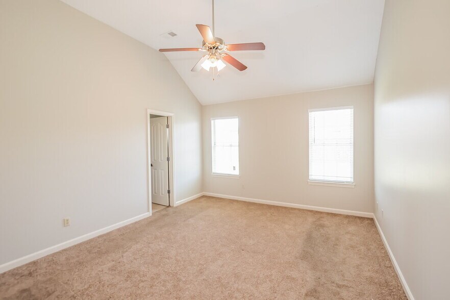 Building Photo - 6254 Ravenwood Park Dr N