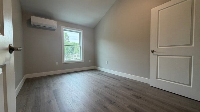 Building Photo - 251 Sladen St