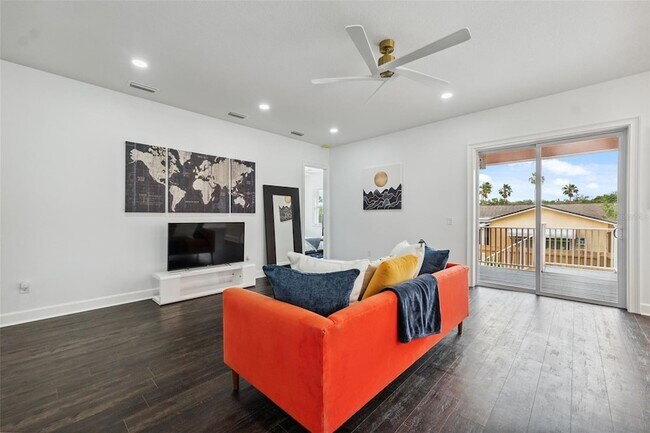 Building Photo - 8605 Inwood Dr