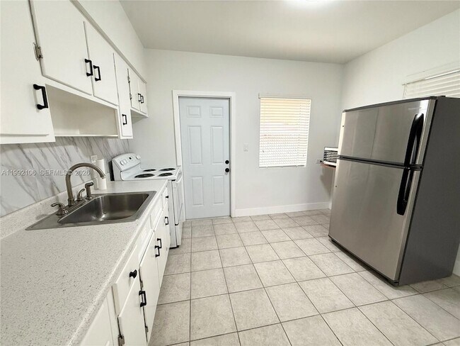 Building Photo - 2213 Madison St