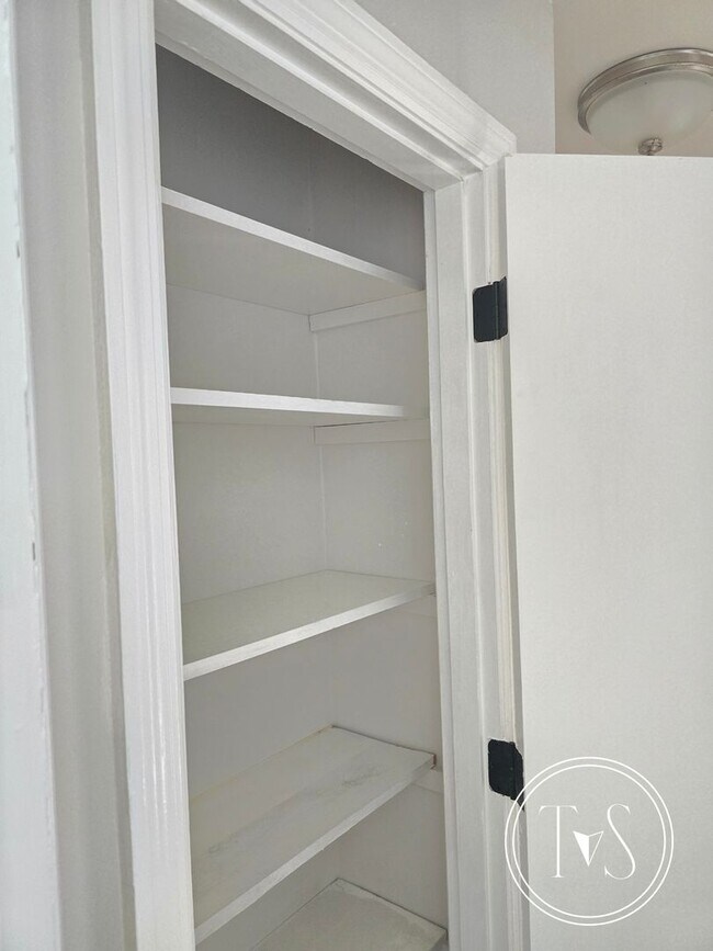 Building Photo - WINTER MOVE-IN SPECIAL: 50% OFF 1st FULL MONTH OF RENT** (**see description for details)