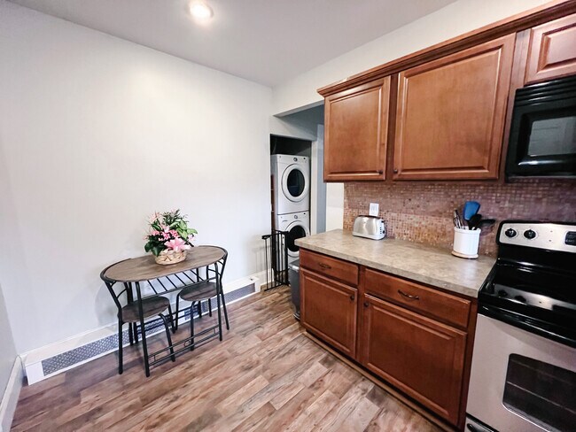 Building Photo - 316 Castle Rd