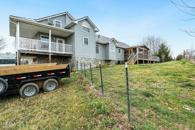 Building Photo - 649 E Fork Rd