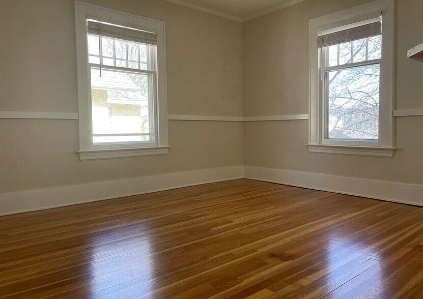 Building Photo - 704 Lovett Ave SE