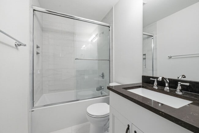 Building Photo - Lakewood Tri-Level