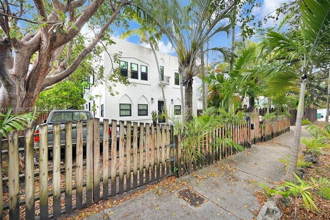 Building Photo - 528 NW 47th St