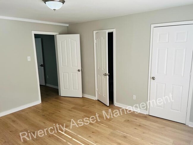 Building Photo - SECTION 8 FRIENDLY!!!! NEWLY RENOVATED READY FOR MOVE IN!!!!