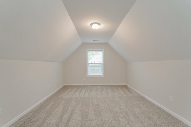 Building Photo - 446 Bainbridge Dr