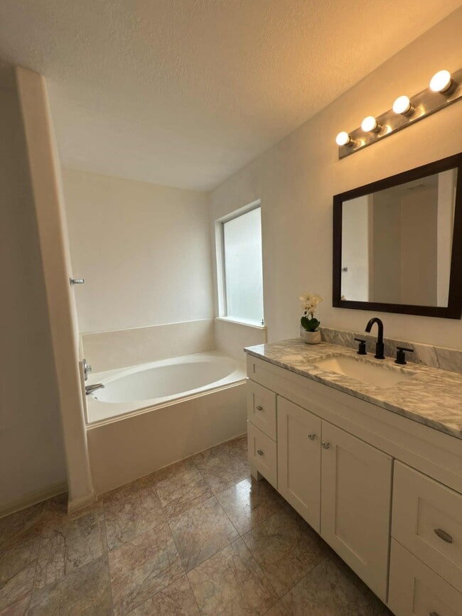 Building Photo - 17210 Valemist Ct