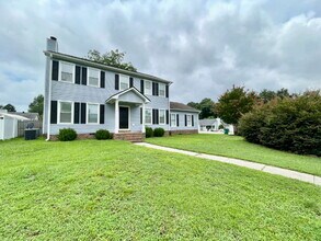 Building Photo - 3 Bed, 2 Bath Nest in Hope Mills