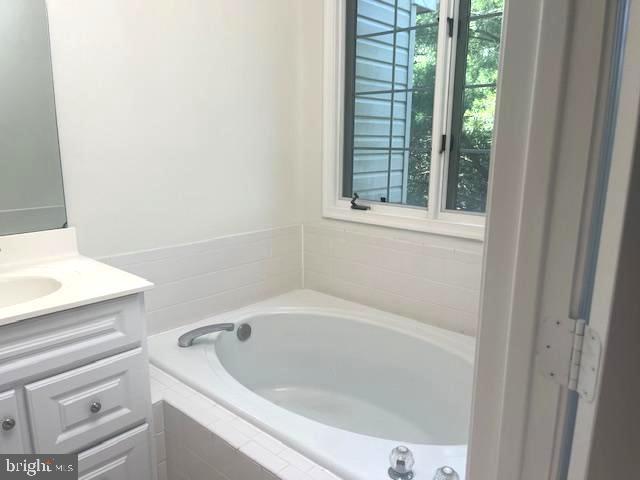 Building Photo - 2028 Madrillon Springs Ct