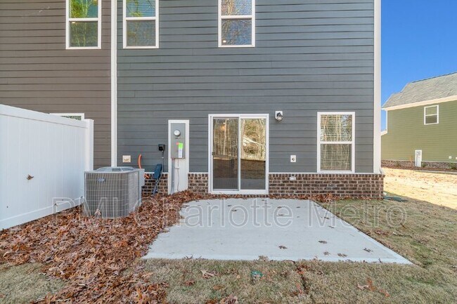 Building Photo - 2831 Aubrey St