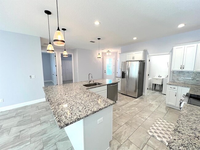 Building Photo - 10 Emmons Ln