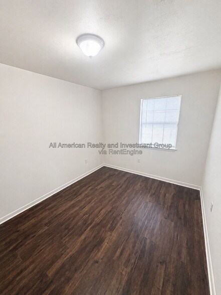 Building Photo - 818 Lark St
