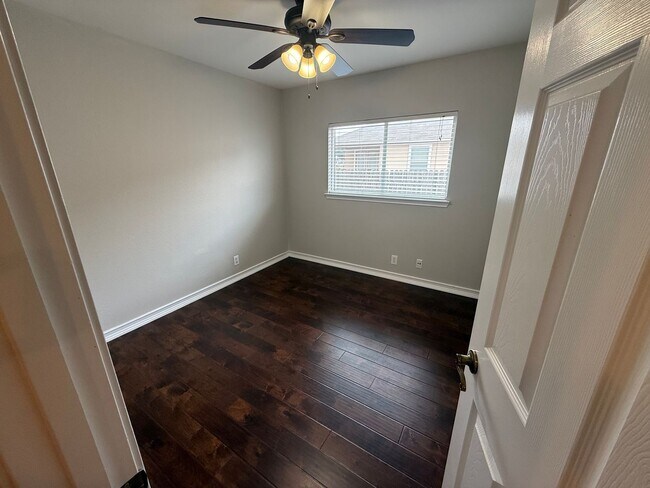 Building Photo - "Beautiful 4-Bed, 2-Bath Home in Emerald Valley – Lease for $1,725 (15 Months)