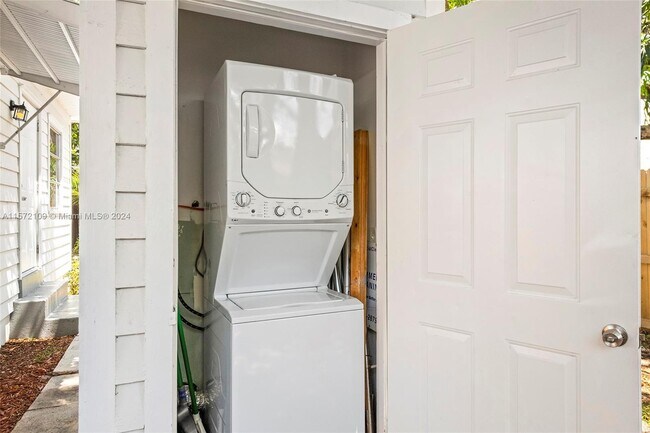 Building Photo - 637 37th St