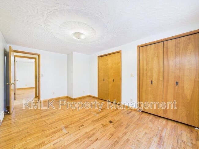 Building Photo - 5743 Brookwood Dr