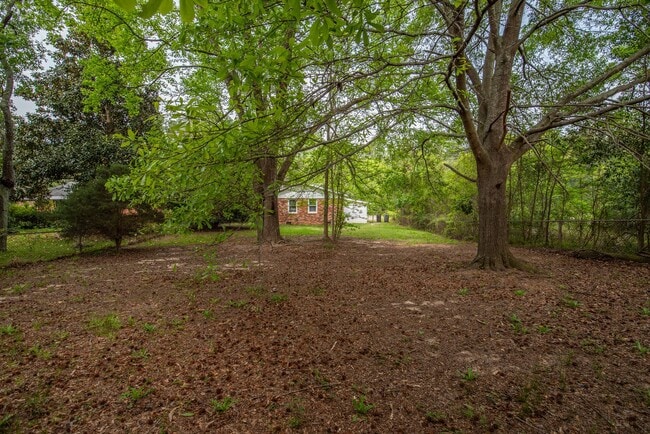 Building Photo - 3 bed/1.5 bath single-family home, with energy-efficient windows. Section 8 welcome!