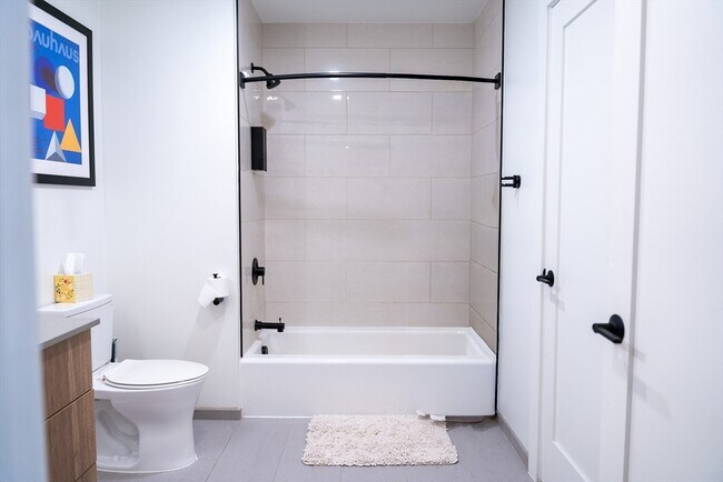 Building Photo - 2 Sinclair Rd