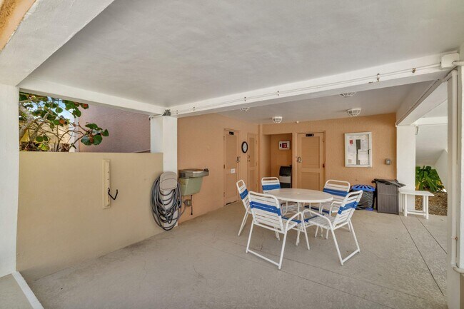 Building Photo - 1555 NE Ocean Blvd
