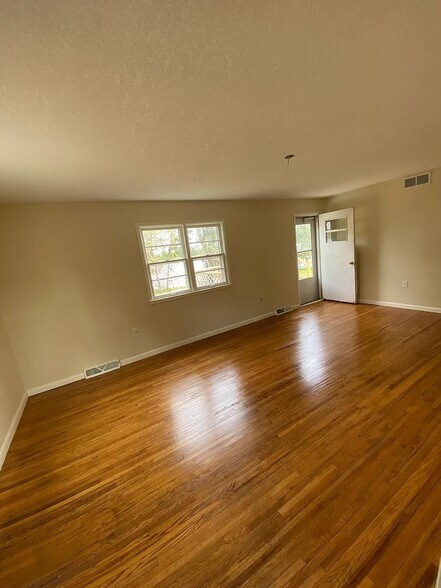 Building Photo - 2099 317th Ave NE