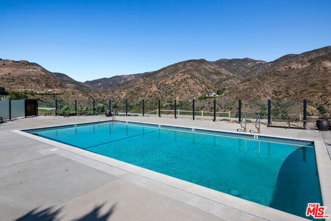 Building Photo - 6240 Tapia Dr