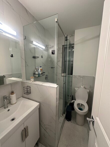 Building Photo - 3245 Perry Ave