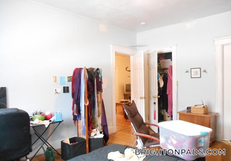 Building Photo - 40 Orchard Rd