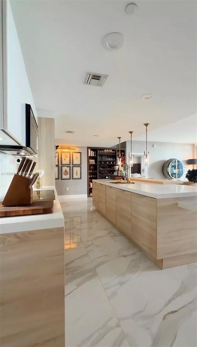 Building Photo - 16385 Biscayne Blvd