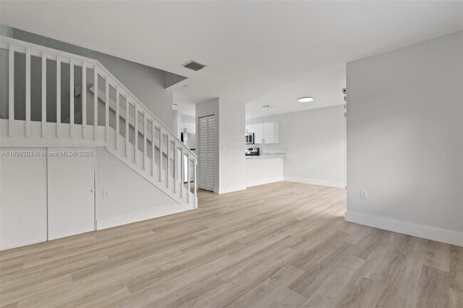 Building Photo - 6255 SW Kendale Lakes Cir