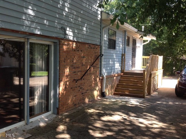 Building Photo - 205 Camp St
