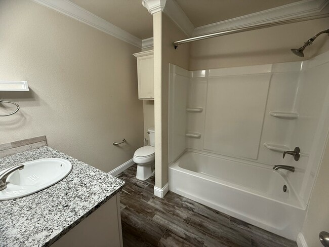 Building Photo - 1001 E 95th St