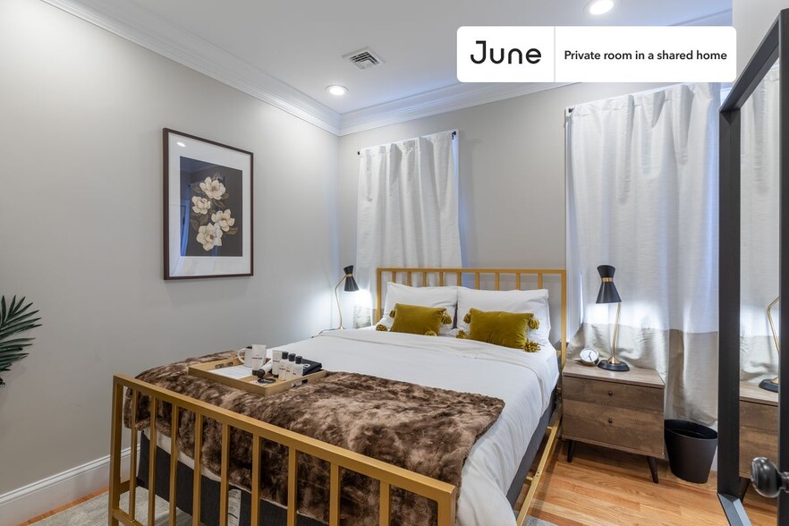 Primary Photo - Private bedroom in 3 bed/1 bath Home