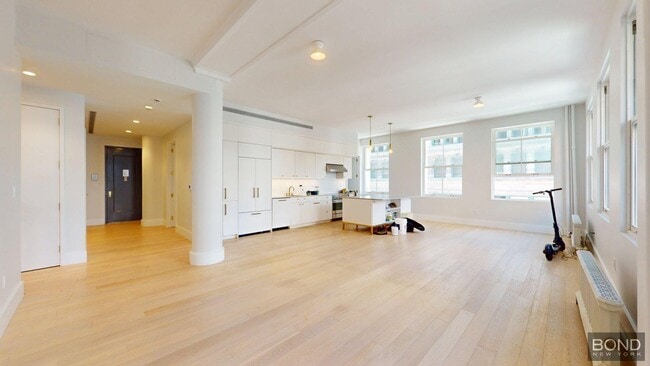 Building Photo - 452 Broome St
