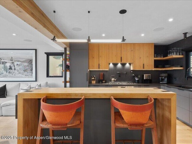 Building Photo - 100 N 8th St