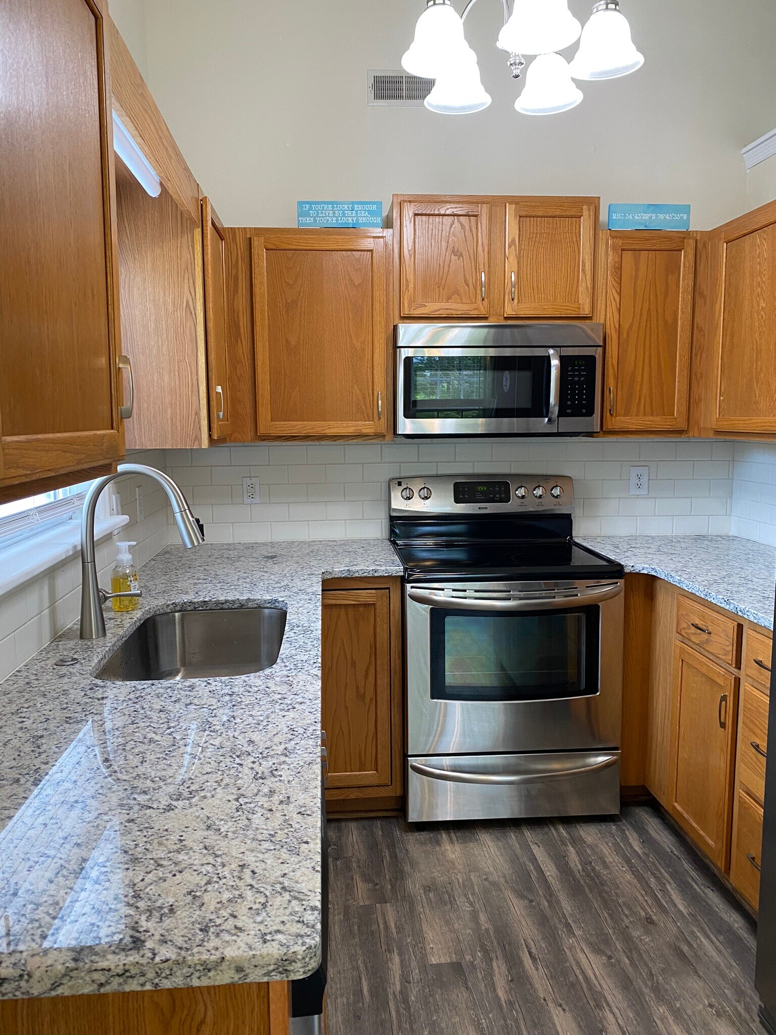 Building Photo - 2410 Bradford St