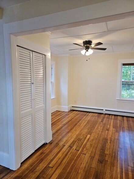 Building Photo - 146 Pidge Ave