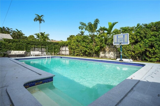 Building Photo - 2101 NE 211th Terrace