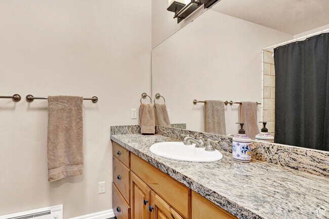 Building Photo - 3521 N Fox Run Dr