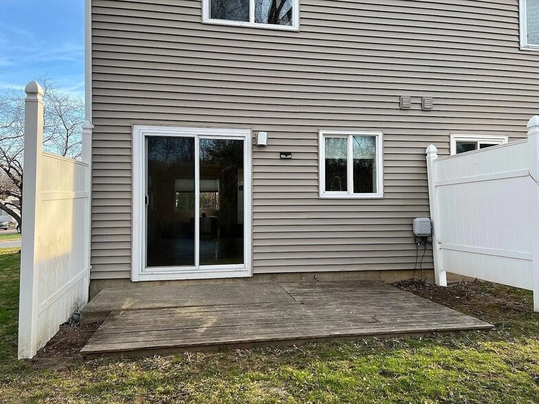 Building Photo - 1 Grandview Dr