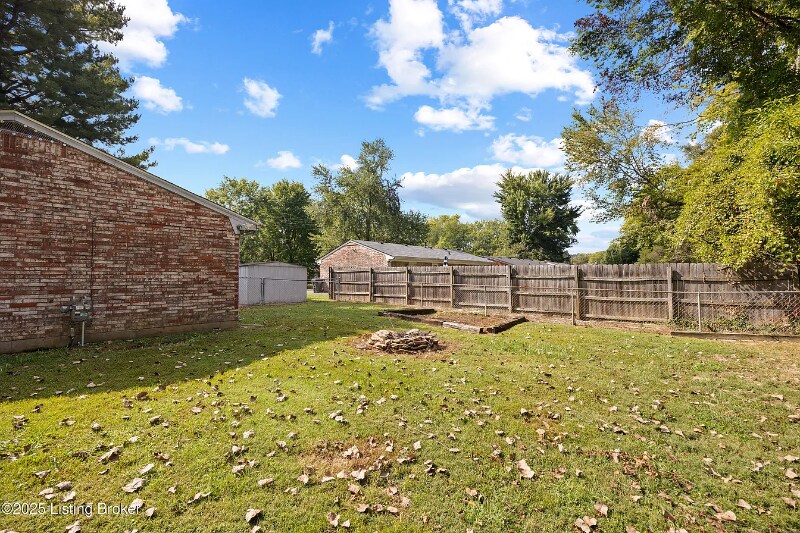 Building Photo - 7520 Blue Wing Dr