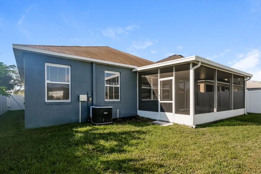 Building Photo - 11171 Golden Silence Dr