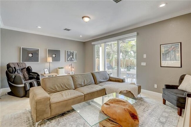 Building Photo - 1109 NE 16th Ave