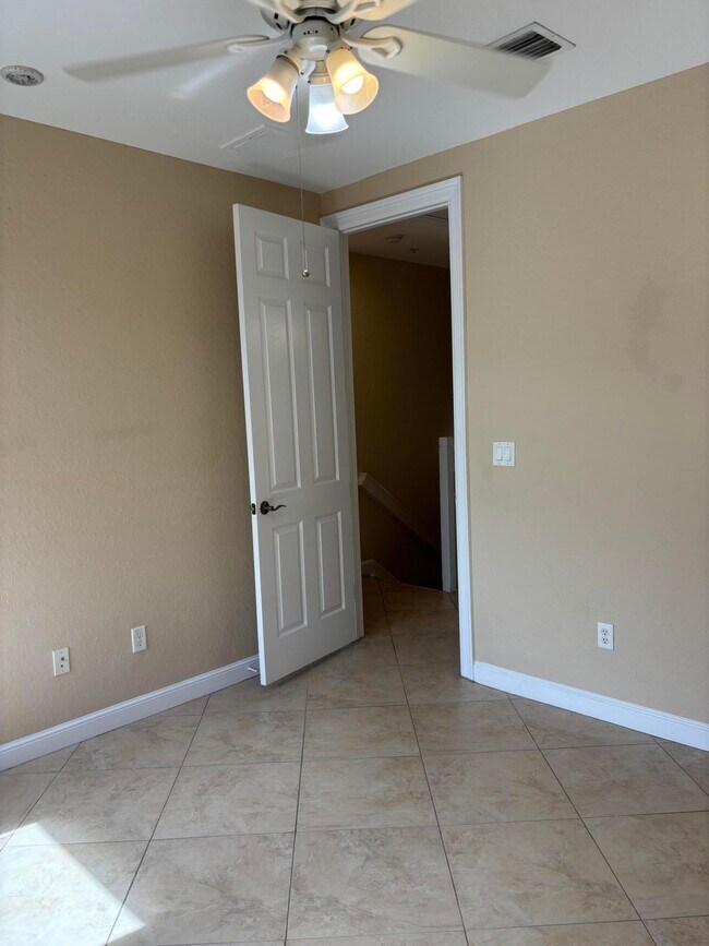 Building Photo - 590 Amador Ln