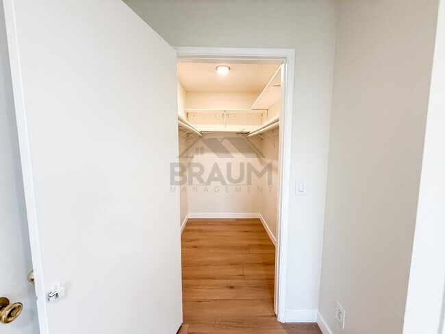 Building Photo - 13347 Victory Blvd