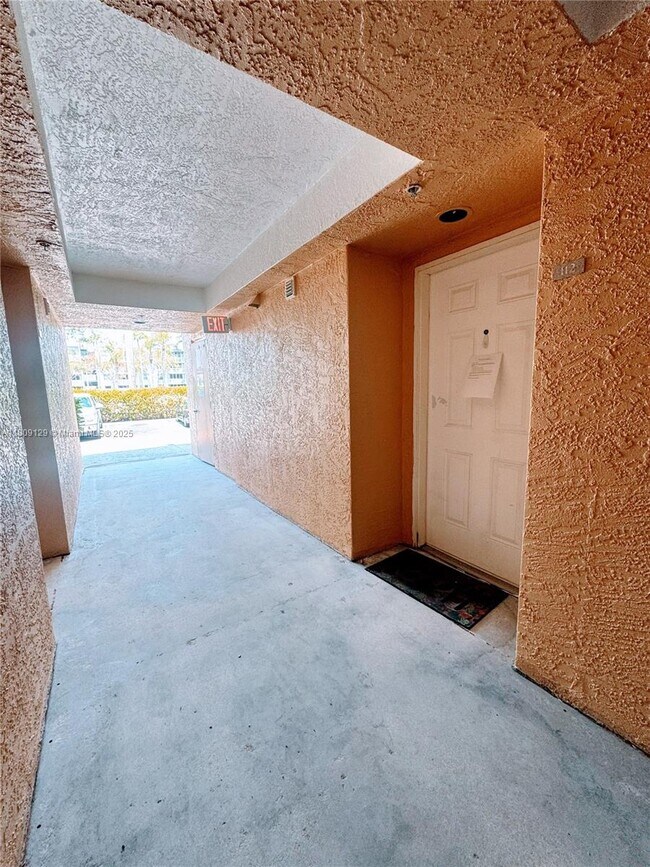 Building Photo - 1341 SE 3rd Ave