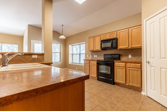 Building Photo - 648 Rooster Run