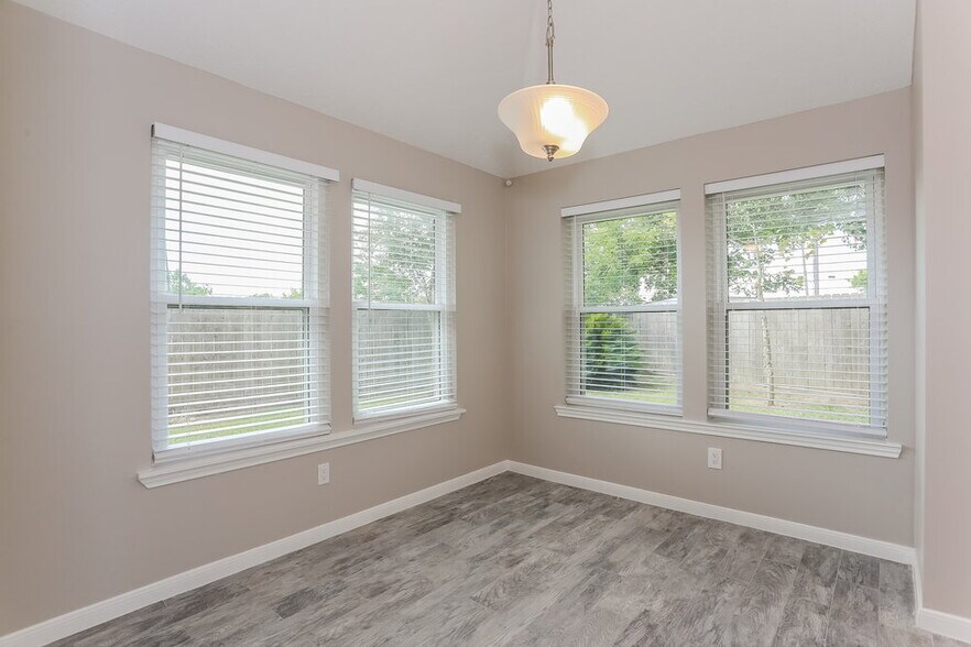 Building Photo - 1407 Bayou Glen Dr